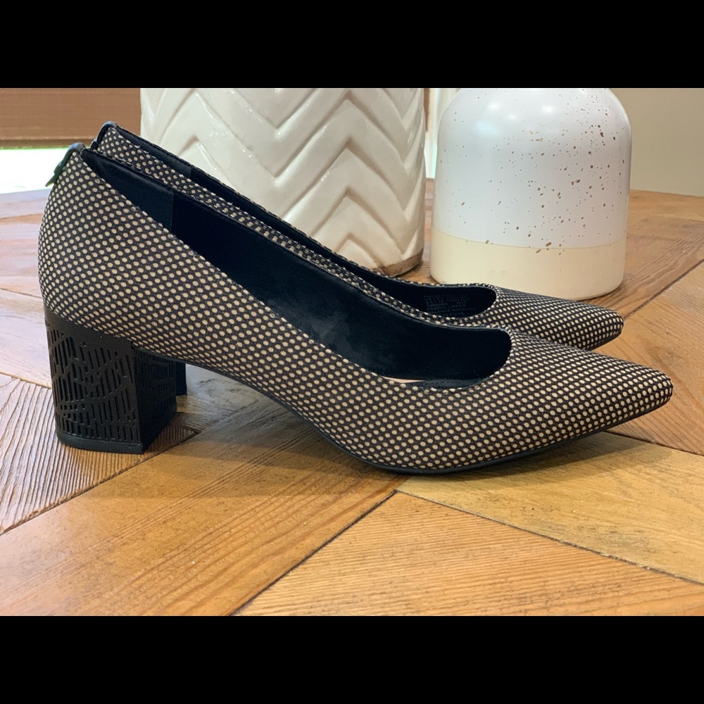 Calvin Klein adorable heels